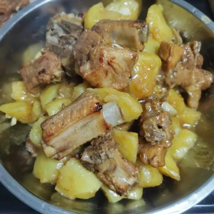 Pork ribs stewed with potatoes (home style) step 0