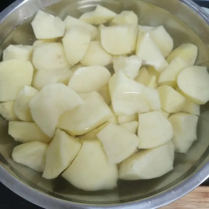 Pork ribs stewed with potatoes (home style) step 0