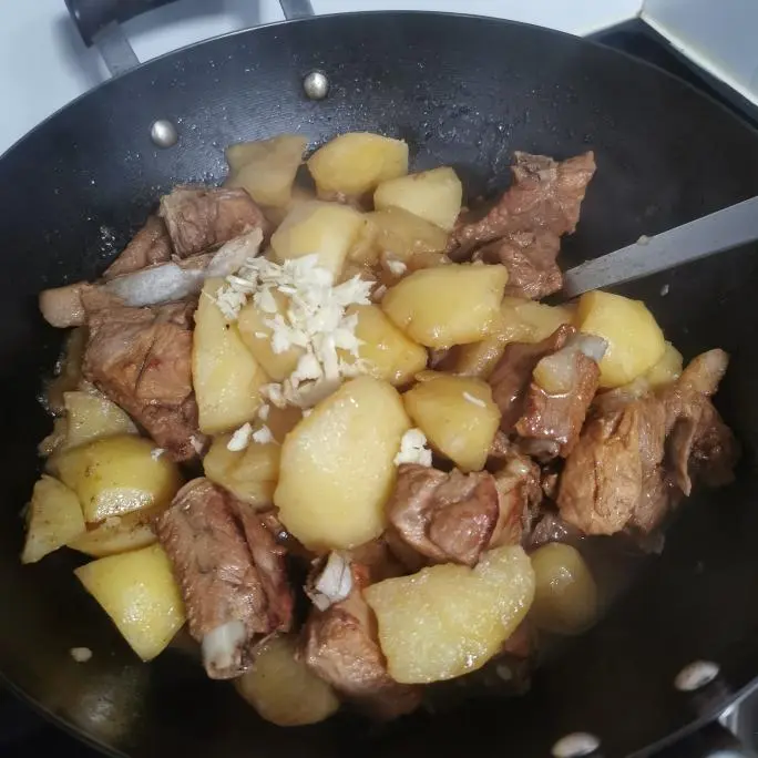 Pork ribs stewed with potatoes (home style) step 0