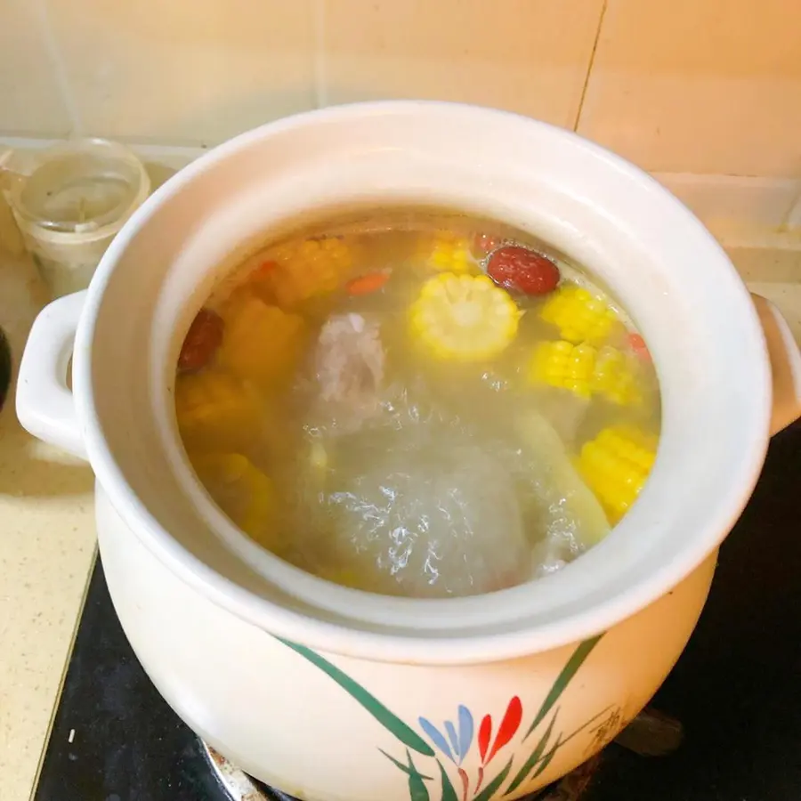 Nourishing and healthy - stewed pork rib soup  with corn and carrots step 0