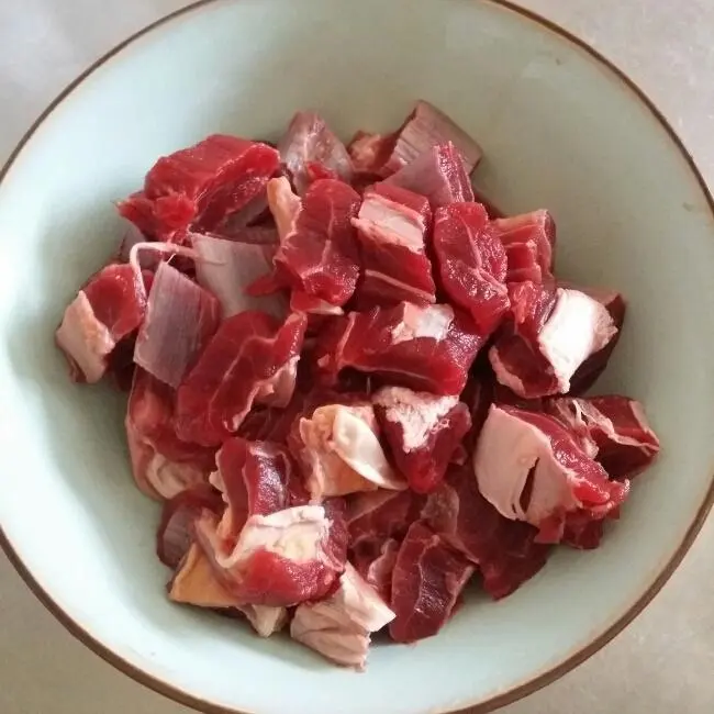 A chattering bag teaches the rich red braised beef brisket step 0