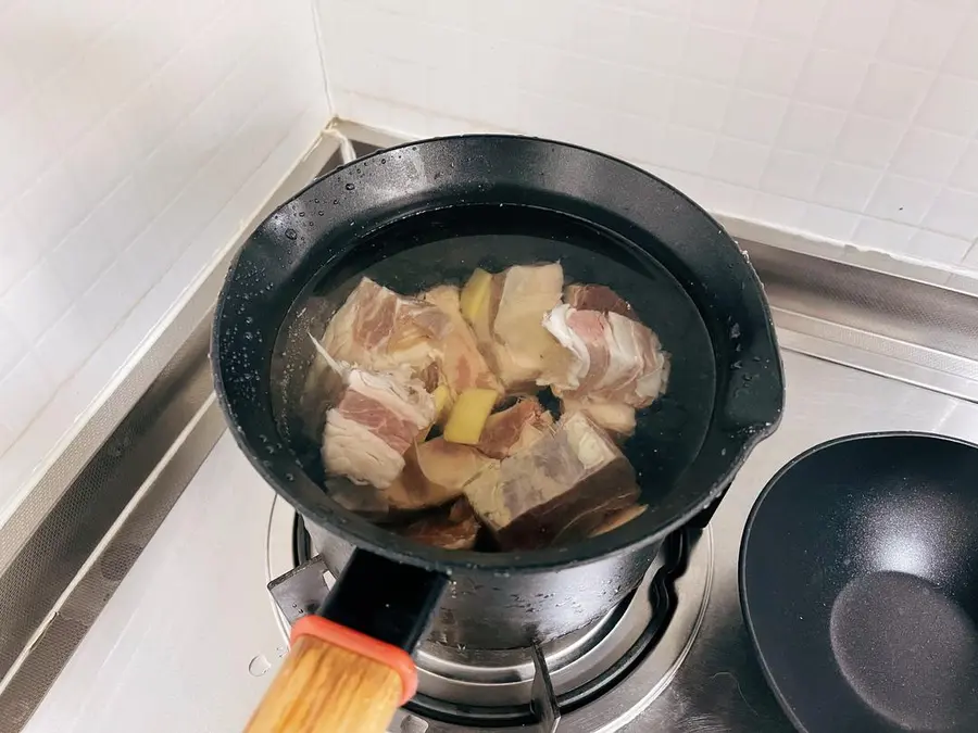 Braised beef rib slices without any spices step 0