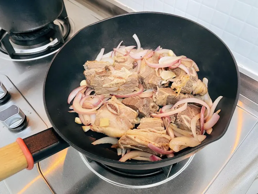 Braised beef rib slices without any spices step 0