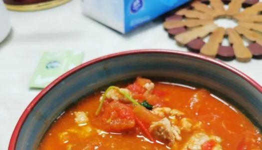 Tomato stewed tenderloin is sweet and sour appetizing to cool off