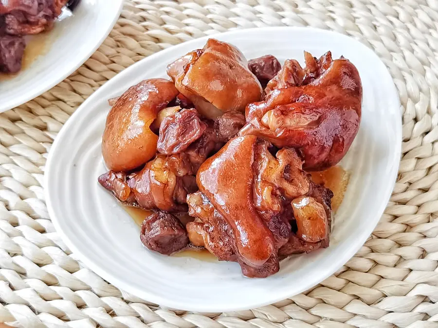 Plum Cola Pig's Trotters|Hard dishes for family banquets step 0