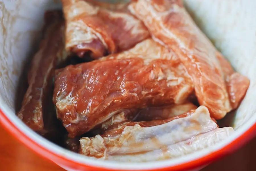 Steamed pork ribs with plum vegetables (non-blanching version) step 0