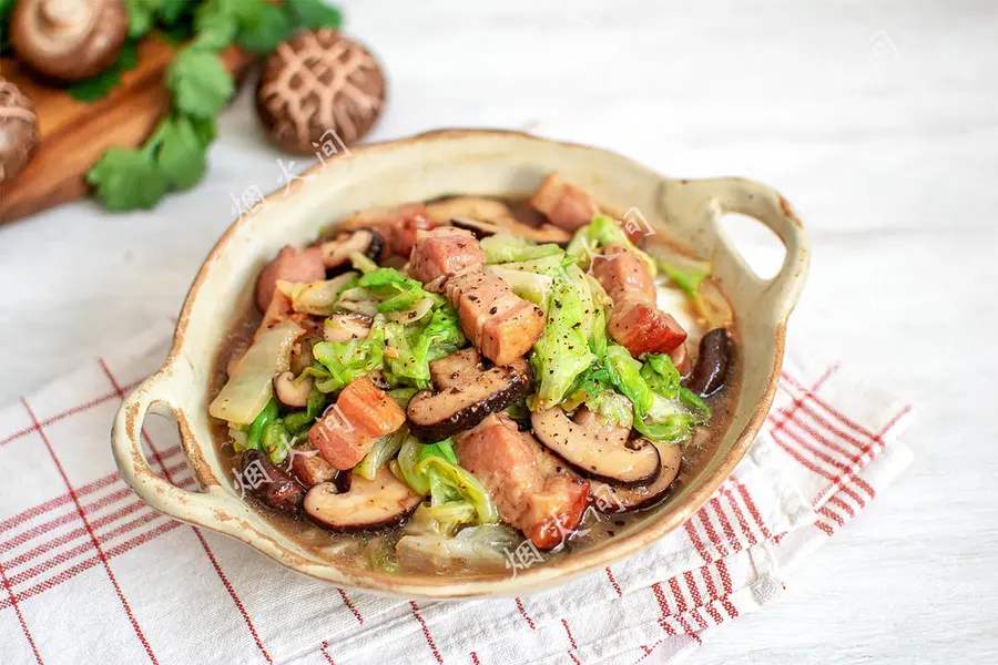 Bacon, shiitake mushrooms, Chinese cabbage|Simple and quick to eat step 0