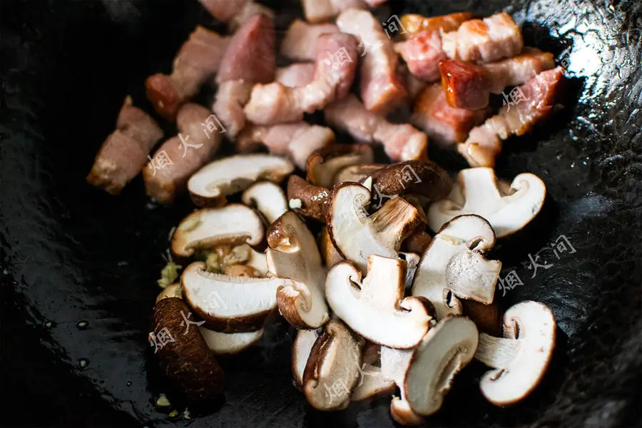 Bacon, shiitake mushrooms, Chinese cabbage|Simple and quick to eat step 0