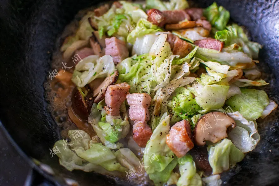 Bacon, shiitake mushrooms, Chinese cabbage|Simple and quick to eat step 0