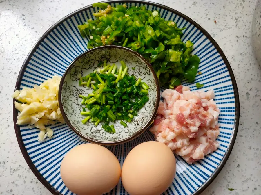 A bowl of Hunan rice noodles was eaten up, and there was not even soup left for a fast breakfast step 0