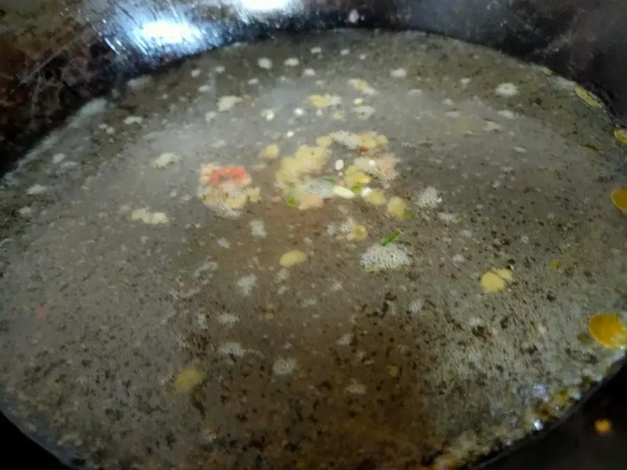 A bowl of Kuaishou breakfast capers and carob Hunan rice noodles step 0