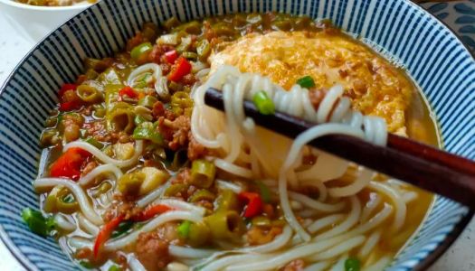 A bowl of Kuaishou breakfast capers and carob Hunan rice noodles