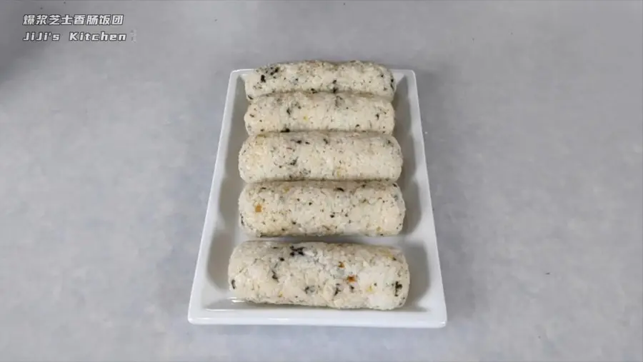 Popping cheese sausage rice balls, as long as the pan can complete the breakfast that children love step 0