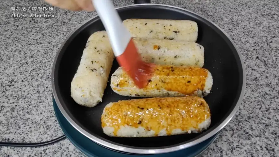 Popping cheese sausage rice balls, as long as the pan can complete the breakfast that children love step 0