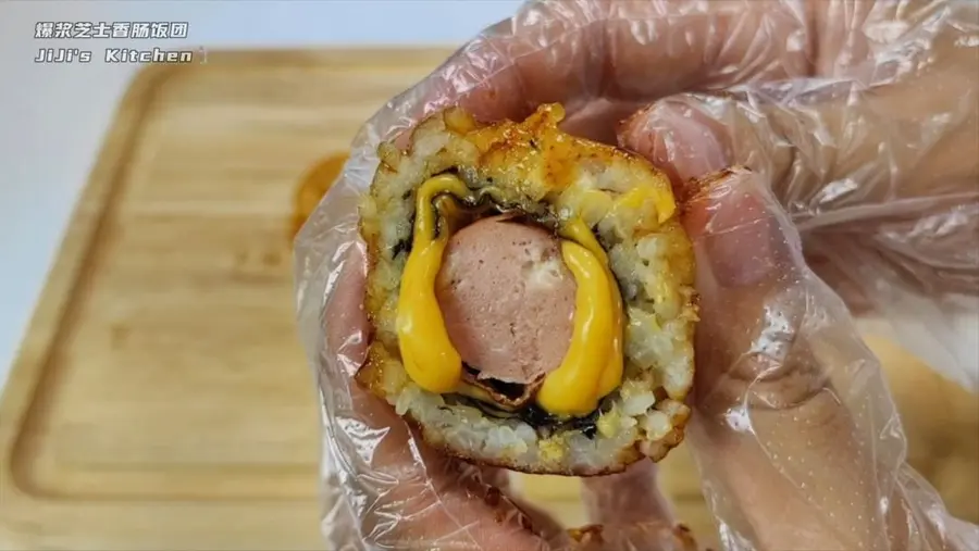 Popping cheese sausage rice balls, as long as the pan can complete the breakfast that children love step 0