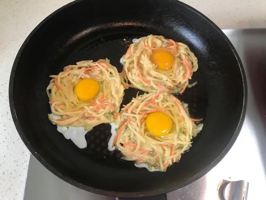 Breakfast cakes (shredded hash browns, shredded potato egg cakes) step 0