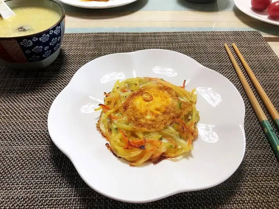 Breakfast cakes (shredded hash browns, shredded potato egg cakes) step 0