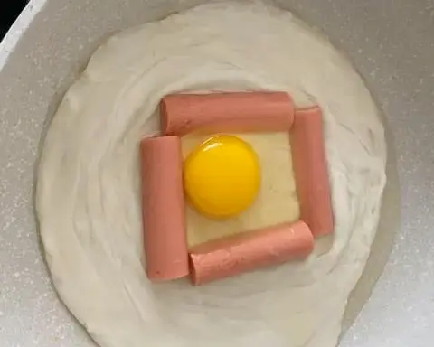 Five-minute breakfast: ham and egg finger cakes step 0