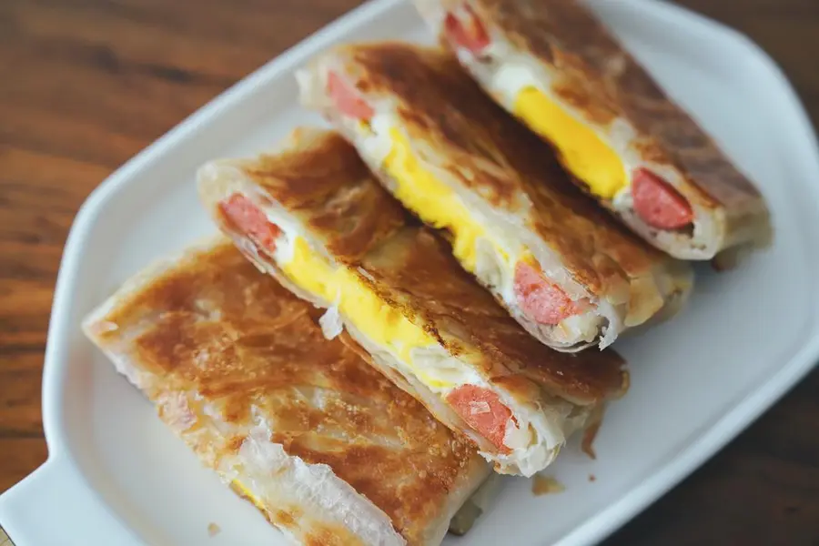 Five-minute breakfast: ham and egg finger cakes