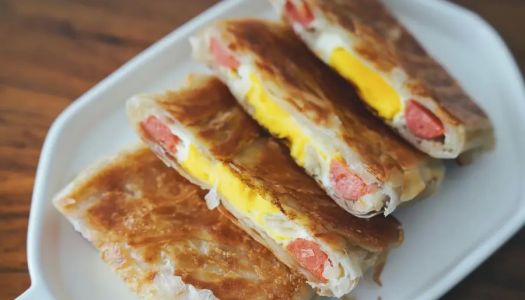 Five-minute breakfast: ham and egg finger cakes