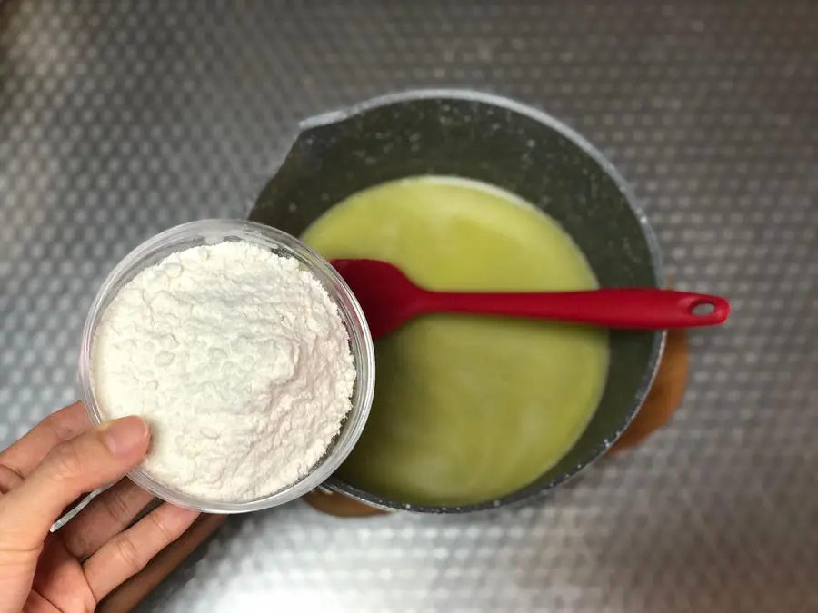 Crispy on the outside and soft on the inside, you don't need to fry them all in a hollow, and the more you chew, the more fragrant the foreign fritters! Quick breakfast step 0