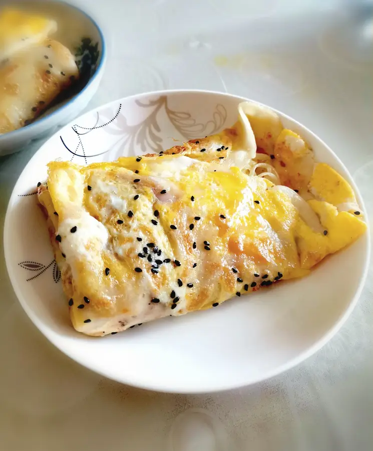 Simple and delicious omelette for students' breakfast step 0