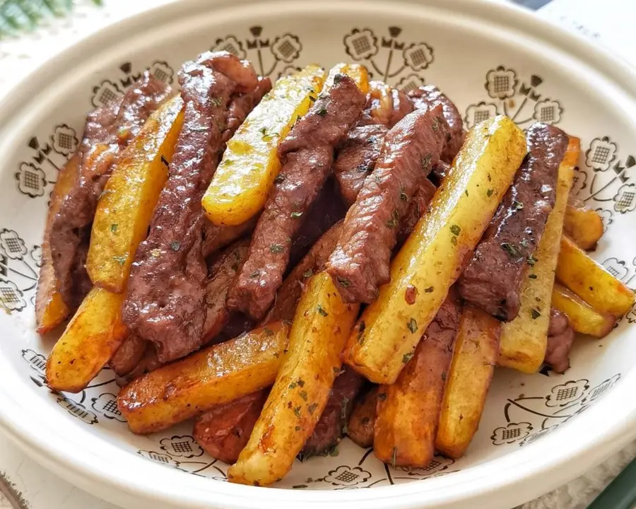 Tender and juicy! !ï¸ Addictive steak potato frying pan in one ãŠ™ï¸ bite step 0