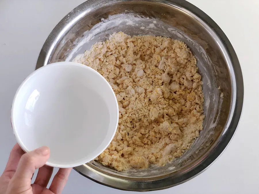 The incomparably soft cornmeal and red date cake is sweet and fluffy and more fragrant than bread! Self-use formula tried and tested! step 0