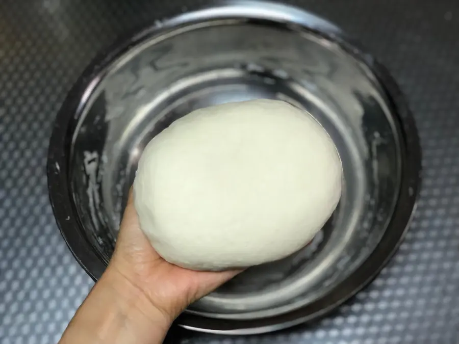 Desiccated coconut rolls are incomparably soft without fermentation and only once relaxed! It doesn't harden overnight and tastes better than bread step 0