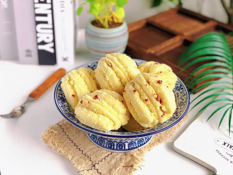 Desiccated coconut rolls are incomparably soft without fermentation and only once relaxed! It doesn't harden overnight and tastes better than bread step 0