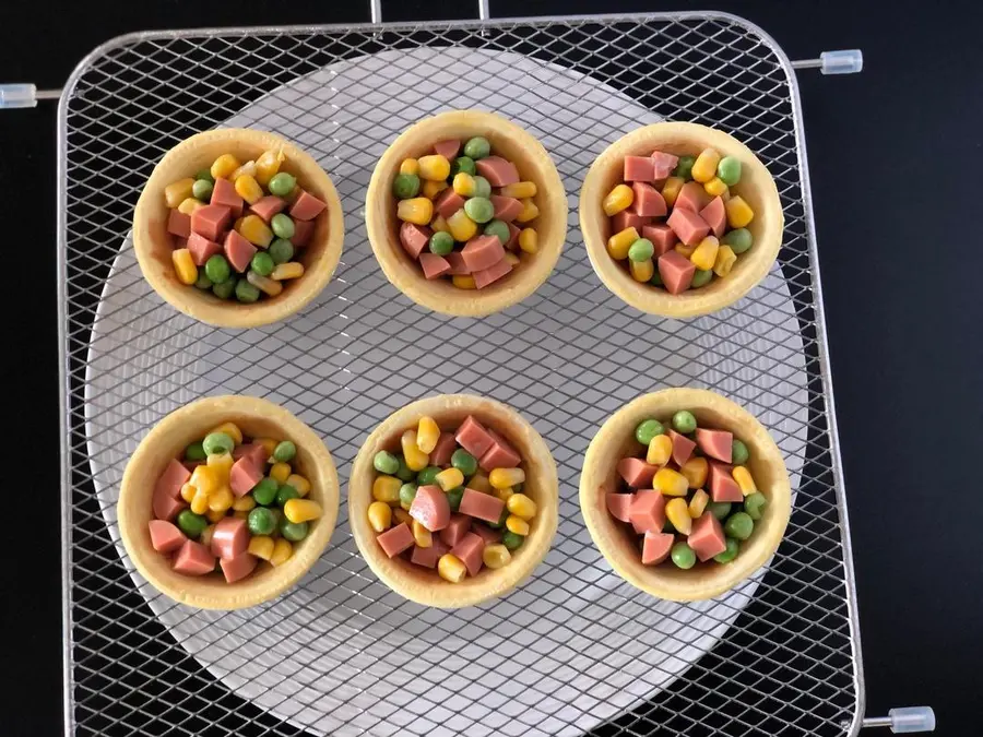 Egg tart skin version of vegetable cups, nutritious low-fat casual snacks, fast breakfast, children's favorite step 0