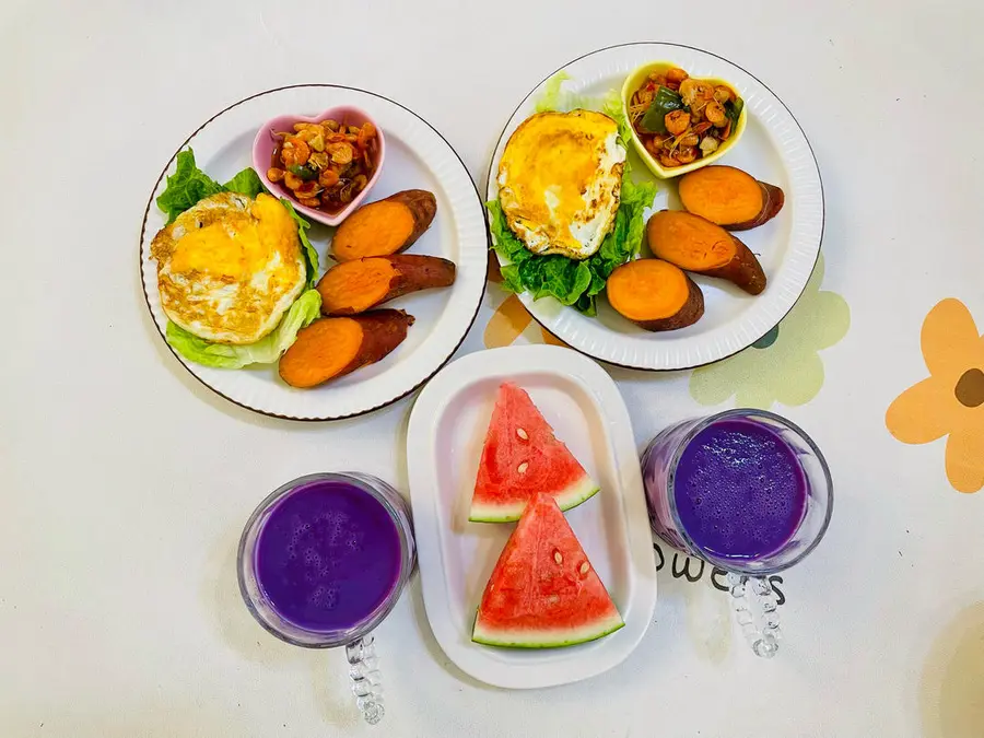 Elementary school students try different ways to make breakfast and don't repeat it every week step 0