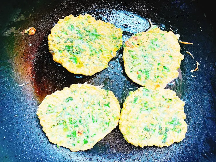 You don't necessarily have to eat lettuce leaf omelet, fast breakfast 10 minutes on the table step 0