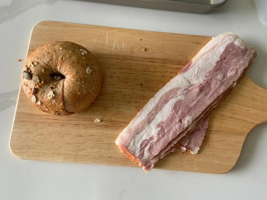 Quick Breakfast|Bacon and cheese blossom bagels step 0