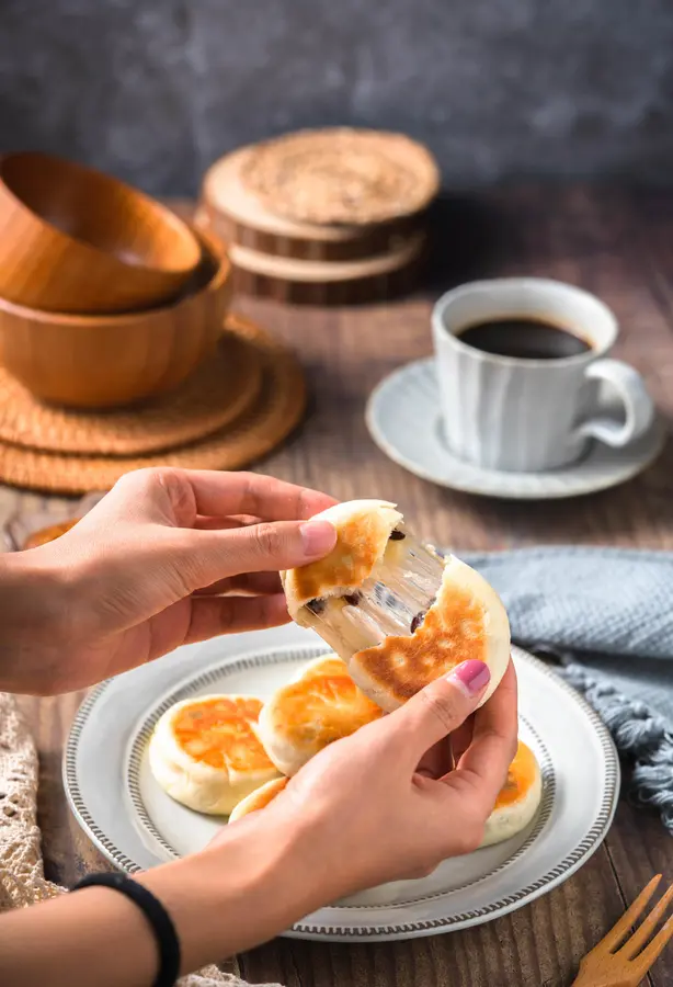 Delicious and fast breakfast ~ brushed cheese red bean cake step 0