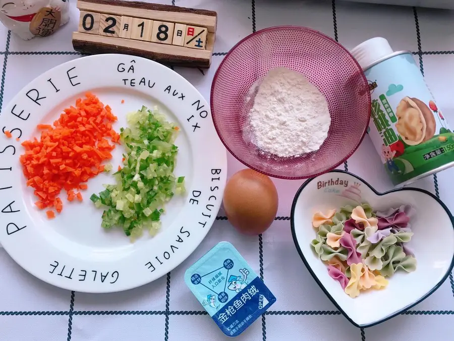 Quick Breakfast: Seasonal Vegetable Butterfly Noodles Egg Cake (Kids Version) step 0