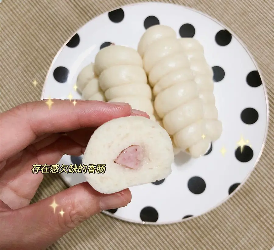 A Chinese-style sausage roll that children love to eat step 0