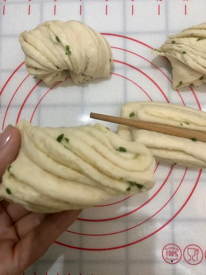 Scallion, oil, pepper and salt flower rolls Chinese breakfast step 0