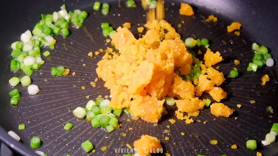 Chinese fast breakfast  salted egg yolk, shrimp and tofu pot step 0