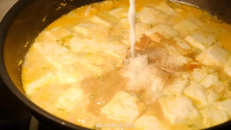 Chinese fast breakfast  salted egg yolk, shrimp and tofu pot step 0