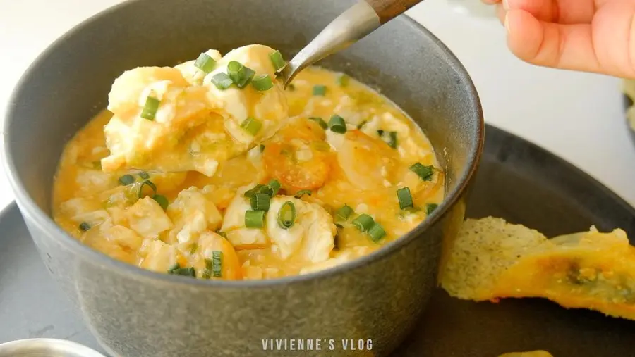 Chinese fast breakfast  salted egg yolk, shrimp and tofu pot step 0