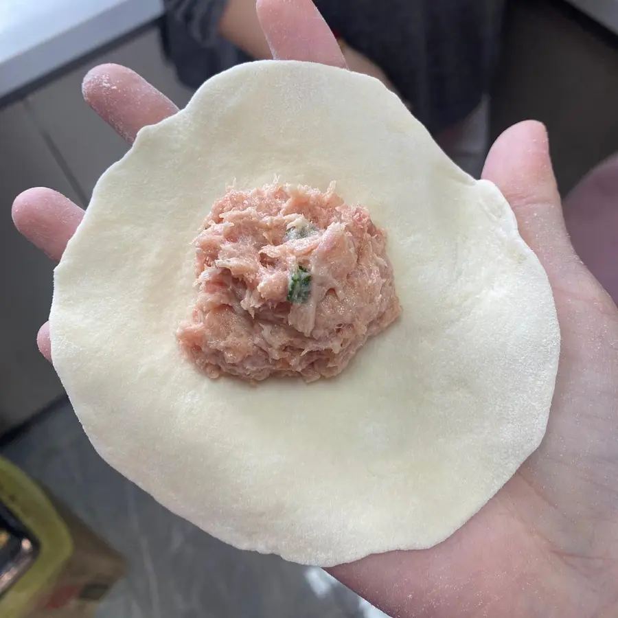 Chinese Breakfast |Shanghai Local Snacks   The bottom of the fried bun  is golden and crispy , and the meat filling is tender and juicy step 0