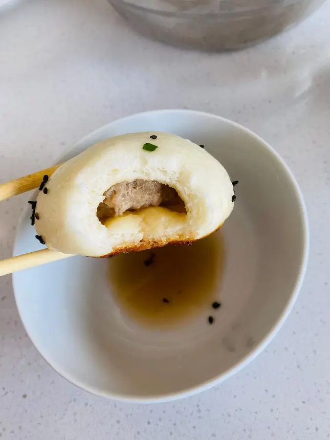 Chinese Breakfast |Shanghai Local Snacks   The bottom of the fried bun  is golden and crispy , and the meat filling is tender and juicy step 0