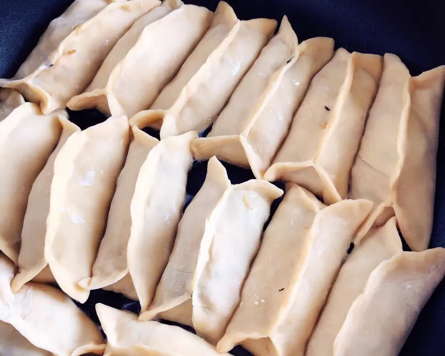 10-minute Quick Breakfast: Potstickers/Fried Dumplings - Chinese Three Meals a Day (11) step 0