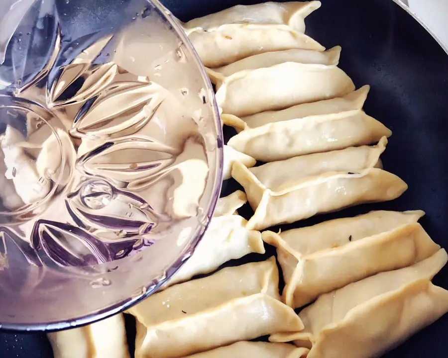 10-minute Quick Breakfast: Potstickers/Fried Dumplings - Chinese Three Meals a Day (11) step 0