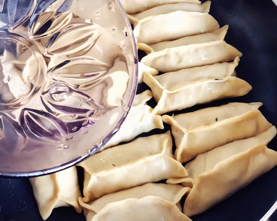 10-minute Quick Breakfast: Potstickers/Fried Dumplings - Chinese Three Meals a Day (11) step 0