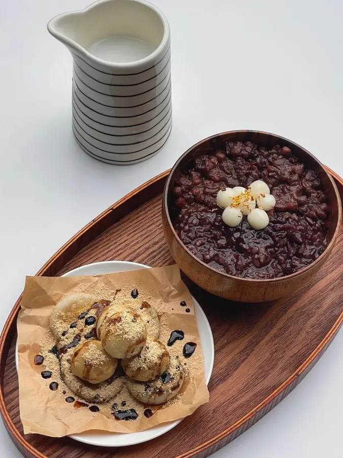 Chinese breakfast|red beans and black glutinous rice + glutinous rice balls 