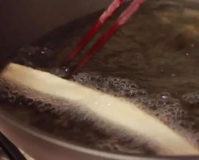 A classic of Chinese breakfast: fried dough sticks step 0