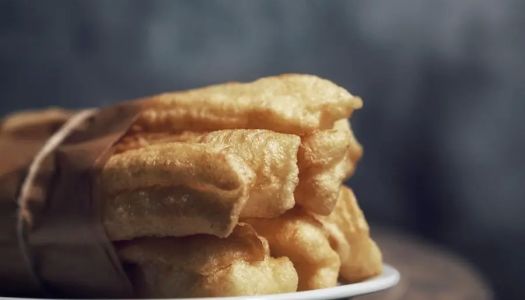 A classic of Chinese breakfast: fried dough sticks