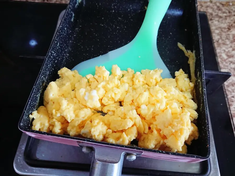 Super fresh and tender American-style oil-free scrambled eggs * fast breakfast step 0